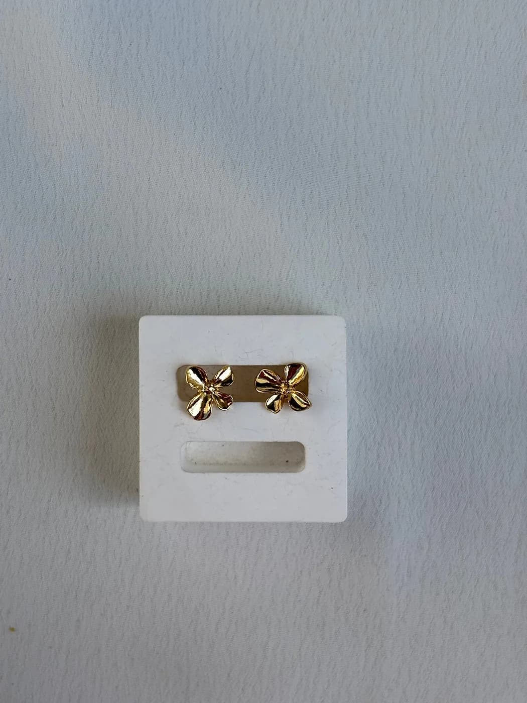 Flower dainty earrings, עגילים כסף 925 או ציפוי זהב – תמונה 4